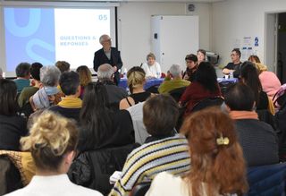 conférence sur le sujet des aidants familiaux
